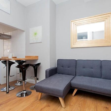 Bright & Homely City Centre Apartment Near Holyrood Edimburgo Esterno foto