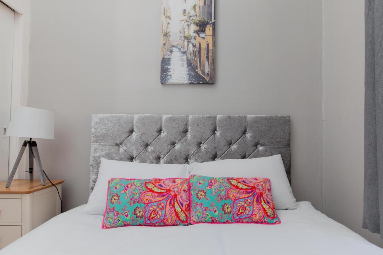 Bright & Homely City Centre Apartment Near Holyrood Edimburgo Esterno foto