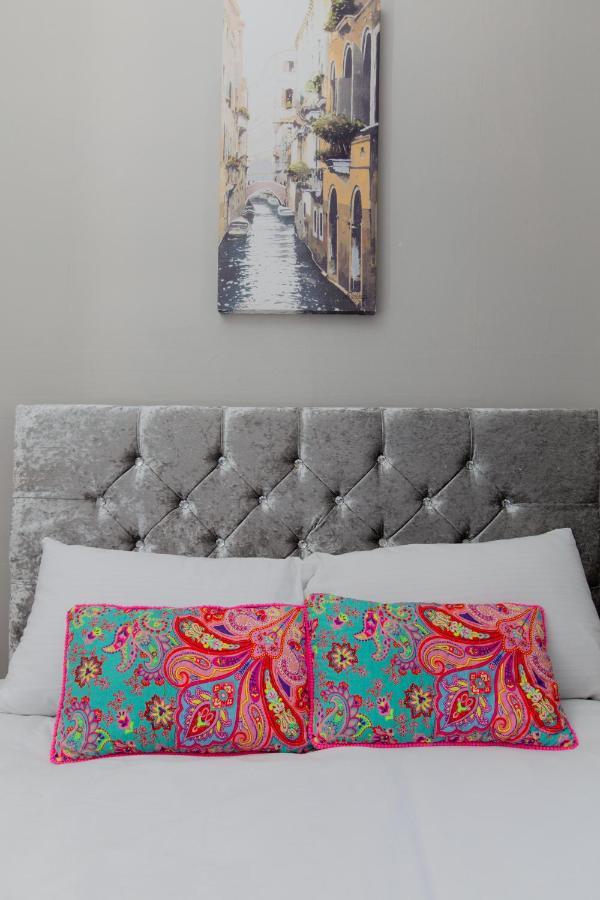 Bright & Homely City Centre Apartment Near Holyrood Edimburgo Esterno foto