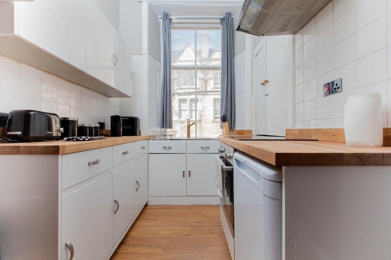 Bright & Homely City Centre Apartment Near Holyrood Edimburgo Esterno foto